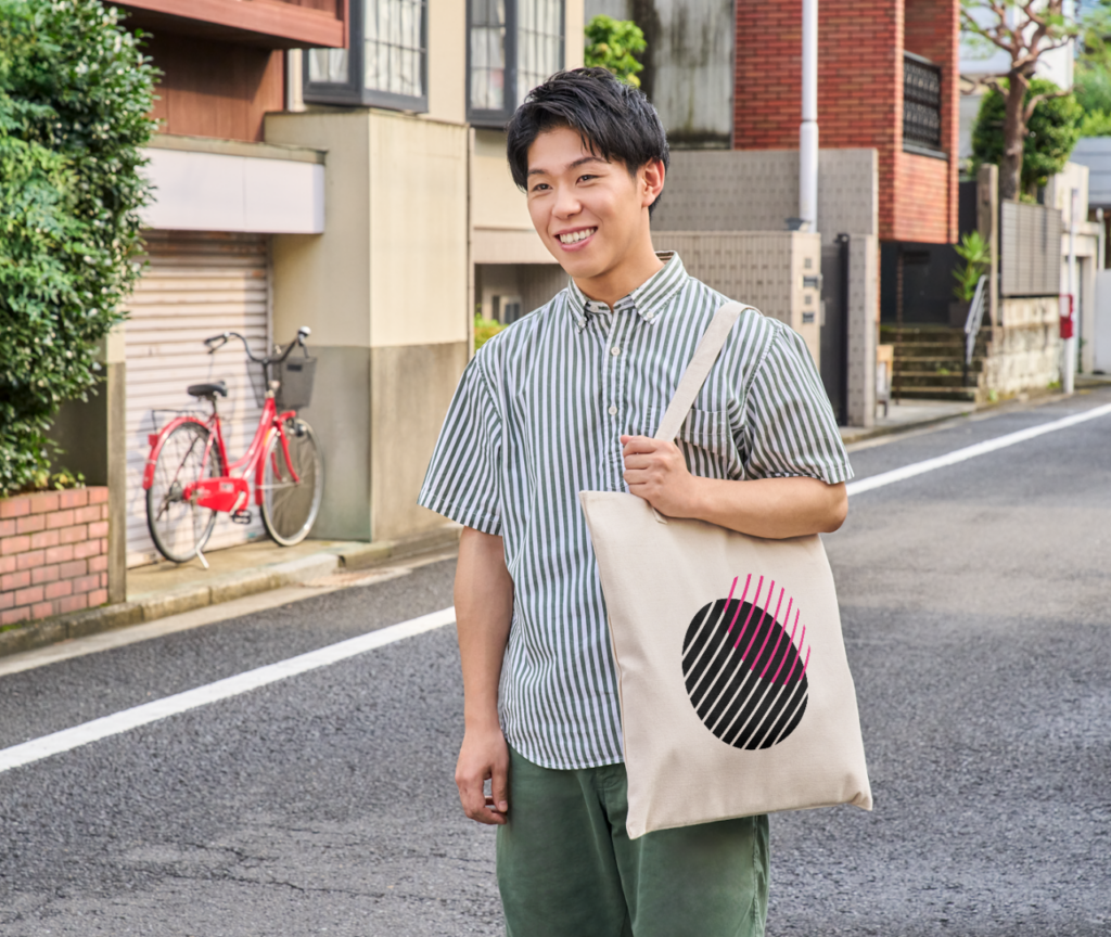 man_with_custom_tote